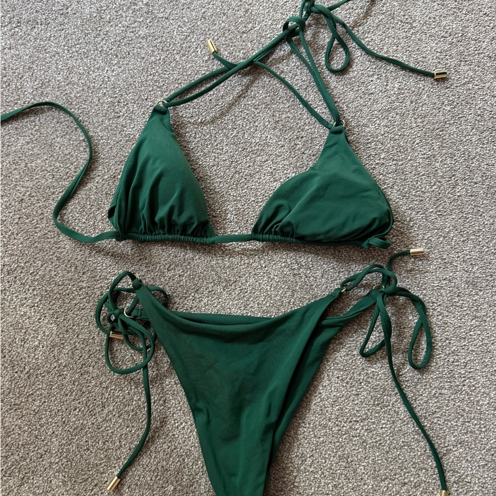 Monday Swimwear Hanalei bikini set in size Medium